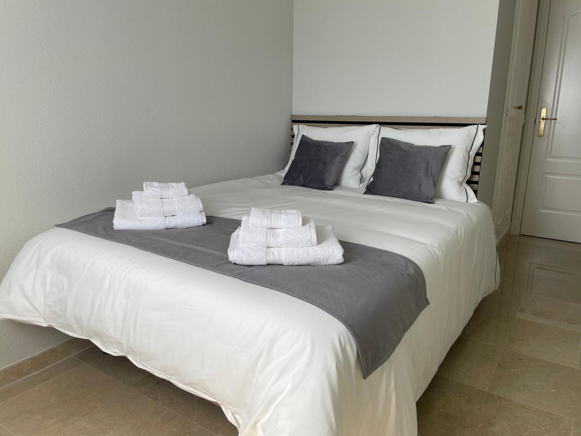 Apartamento En Marina Duquesa Кастильо-де-Сабинильяс Экстерьер фото