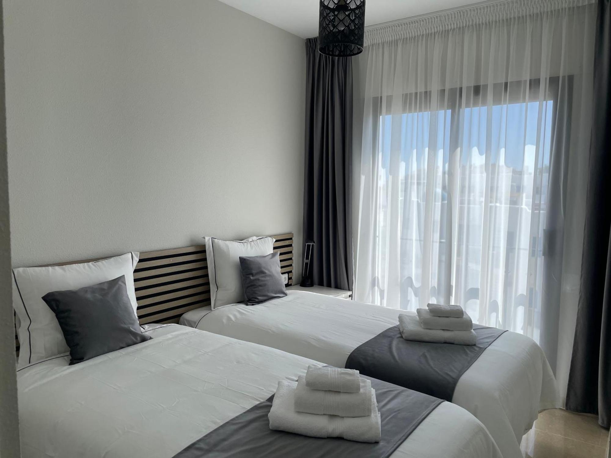 Apartamento En Marina Duquesa Кастильо-де-Сабинильяс Экстерьер фото